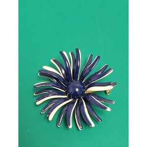 Vintage Blue White Daisy Mum Flower Brooch Pin Metal Enamel Retro Boho 70s